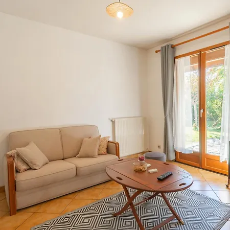 Maison De Famille Avec Jardin *