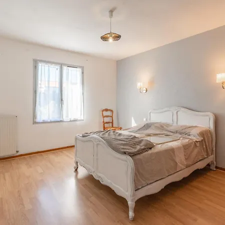 Casa de Férias Maison De Famille Avec Jardin Saintes