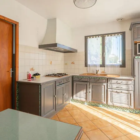 Maison De Famille Avec Jardin *