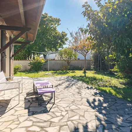 Maison De Famille Avec Jardin *