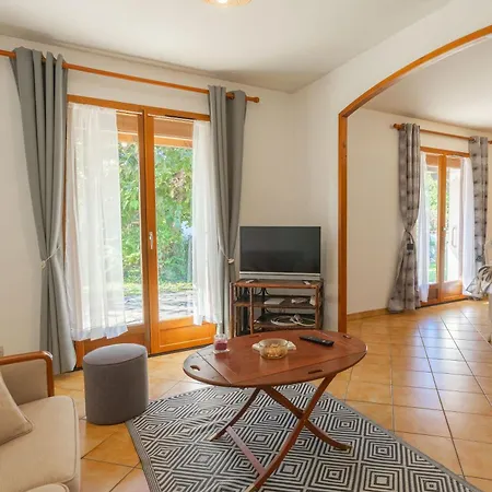 Casa de Férias Maison De Famille Avec Jardin Saintes