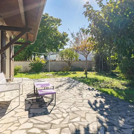 Casa de Férias Maison De Famille Avec Jardin *