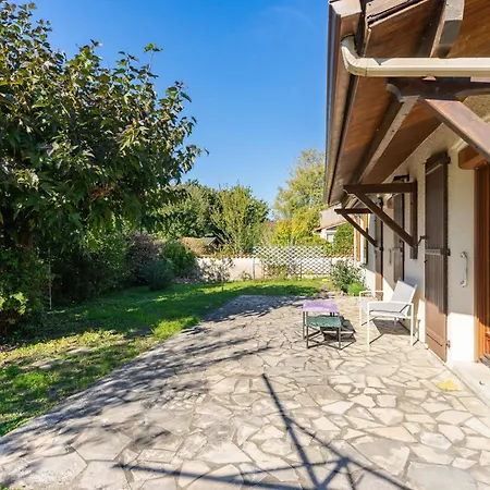 Maison De Famille Avec Jardin Casa de Férias Saintes