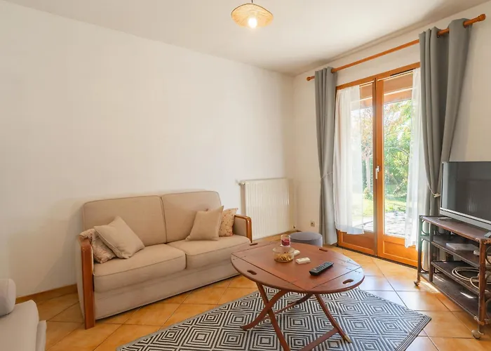 Maison De Famille Avec Jardin *