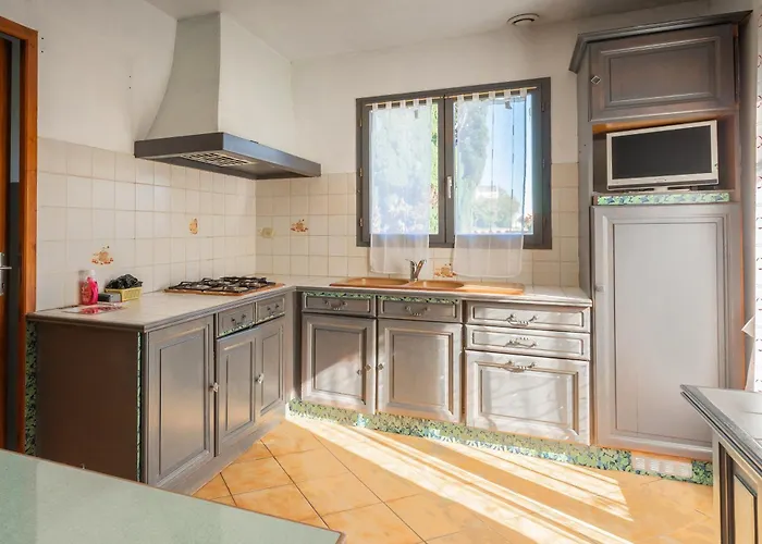 Maison De Famille Avec Jardin *