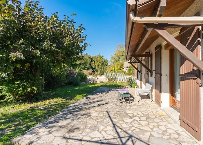 Maison De Famille Avec Jardin