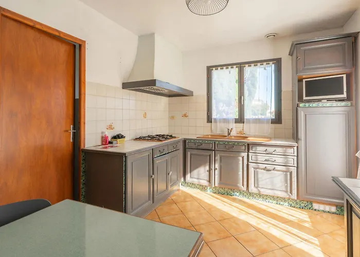 Maison De Famille Avec Jardin *