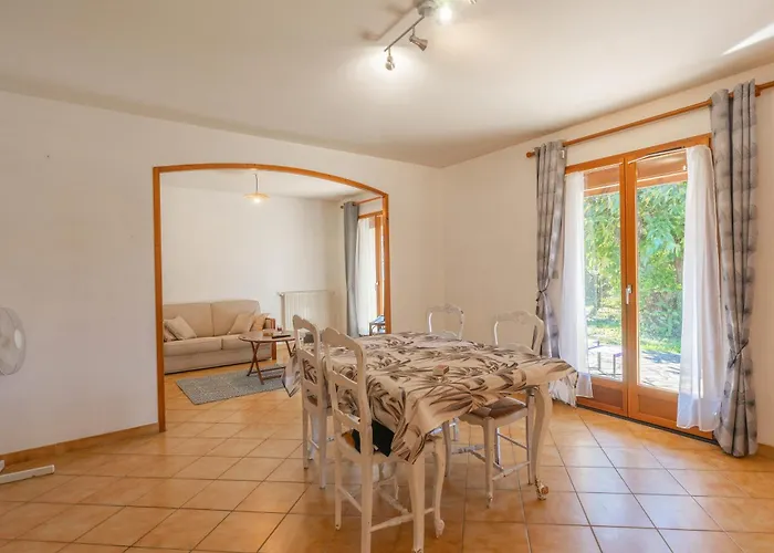 Hébergement de vacances Maison De Famille Avec Jardin *
